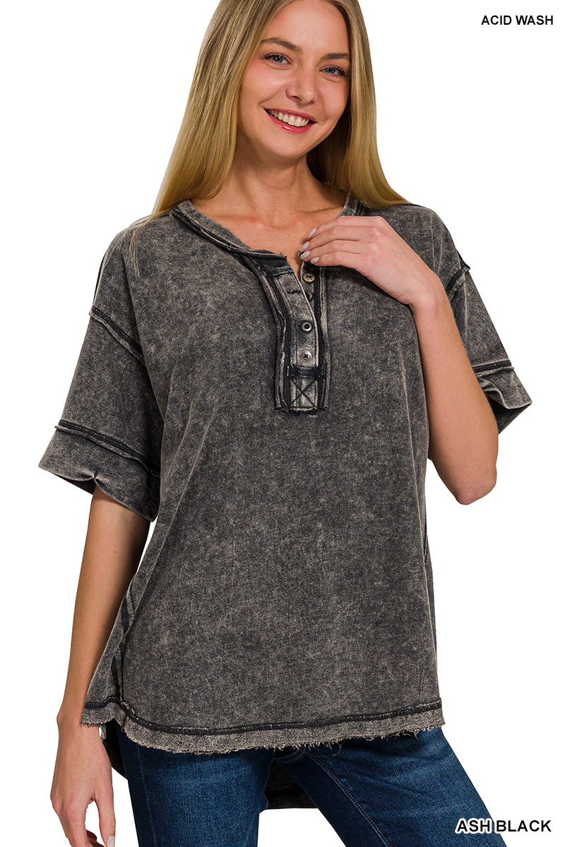 RAW EDGE DETAILED BUTTON CLOSURE TOP